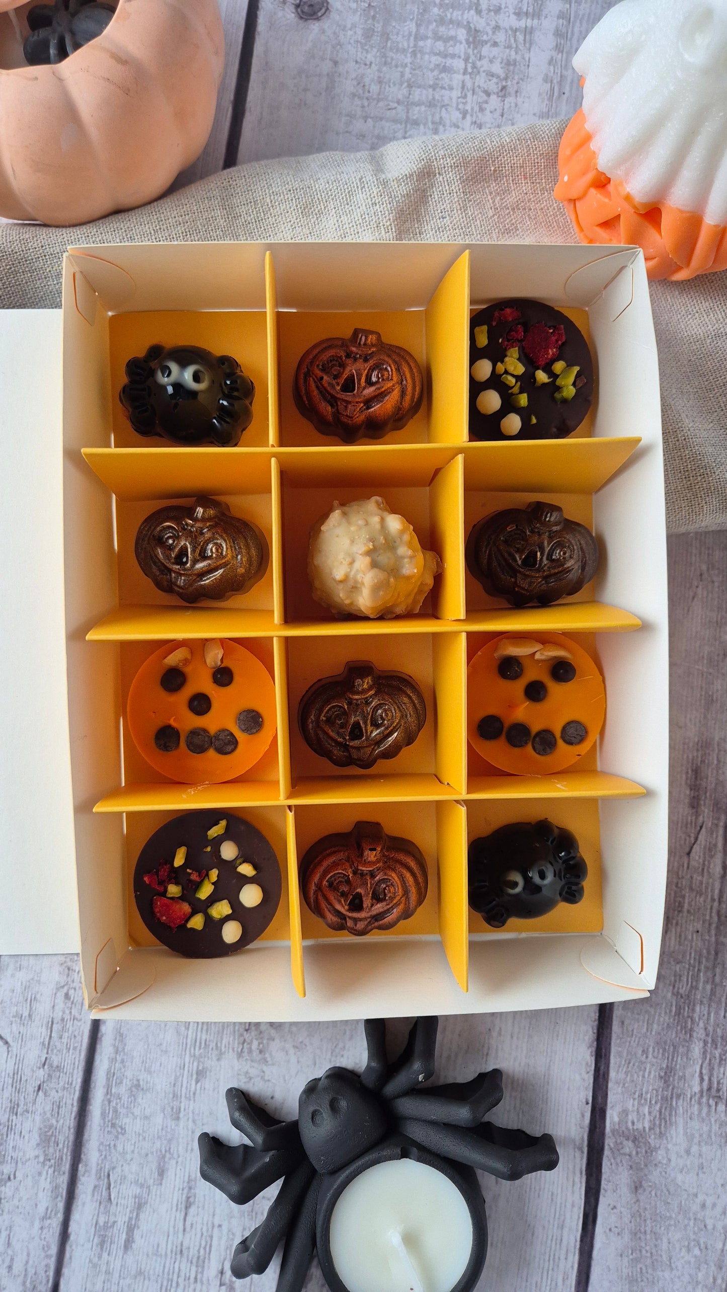 Caixa surpresa de 12 chocolates Halloween