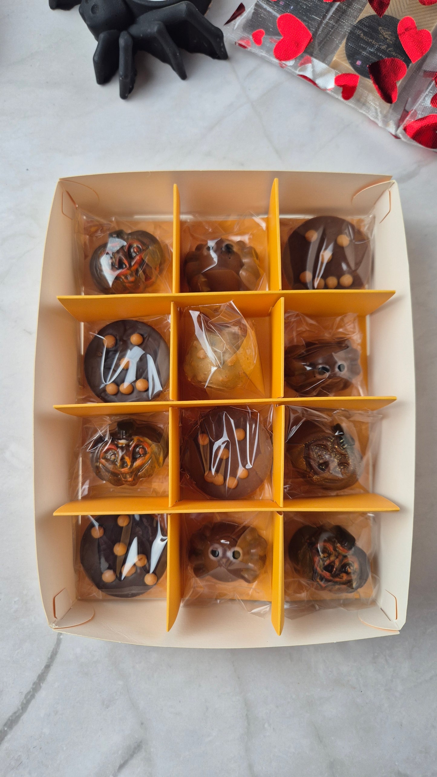 Caixa surpresa de 12 chocolates Halloween
