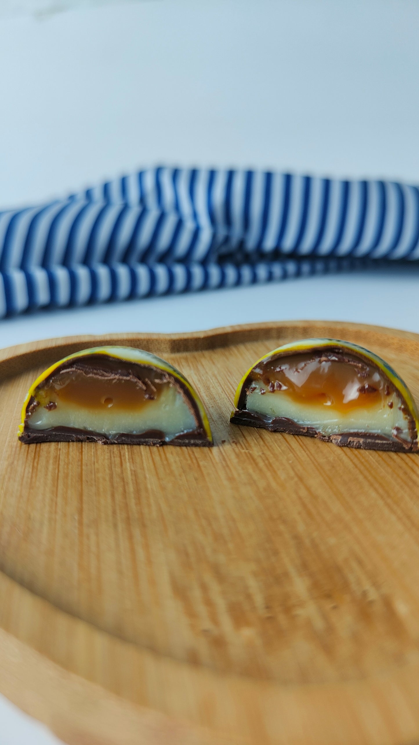 Caixa 2 bombons recheados pintados à mão