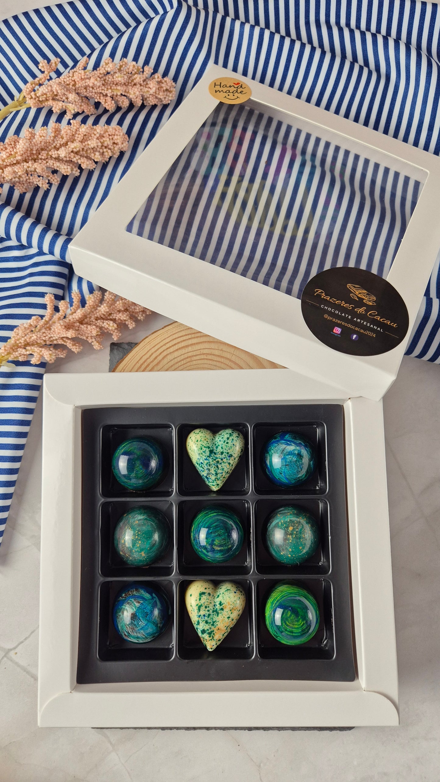 Caixa 9 bombons recheados pintados à mão
