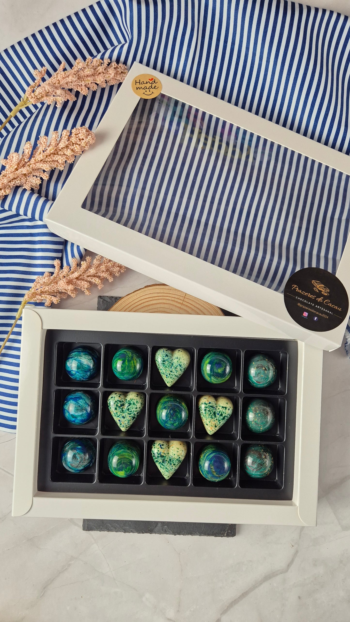 Caixa 15 bombons recheados pintados à mão