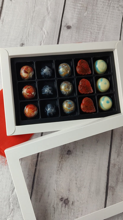 Caixa 15 bombons recheados pintados à mão