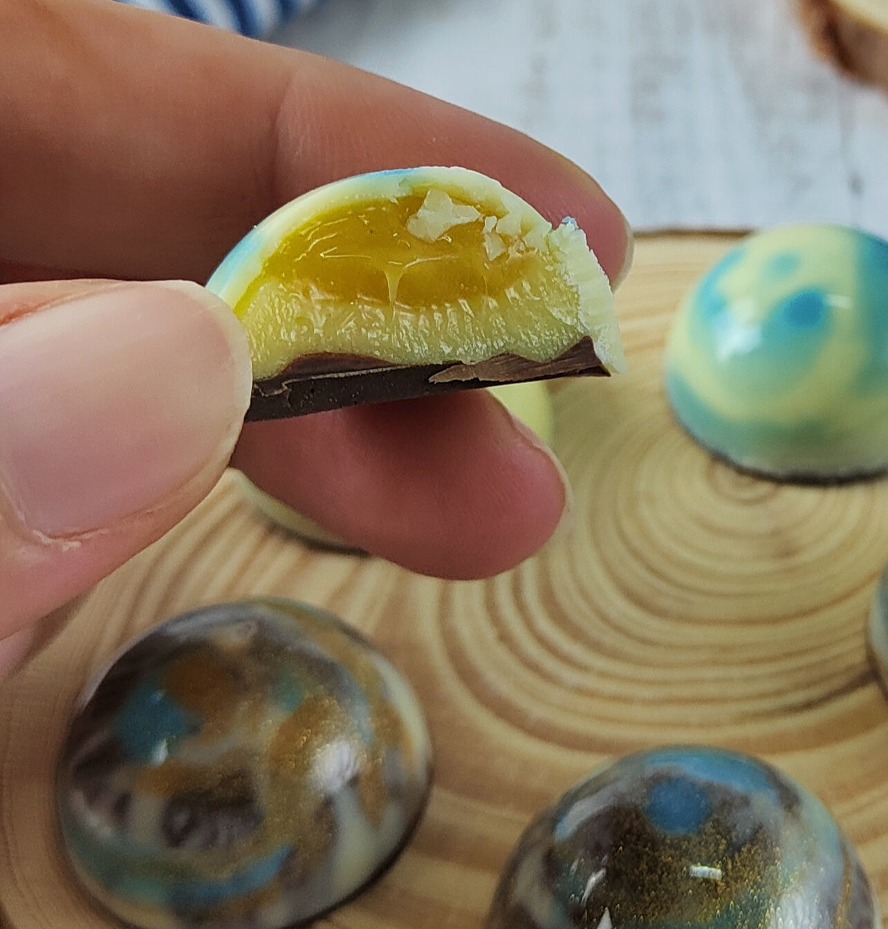 Caixa 9 bombons recheados pintados à mão